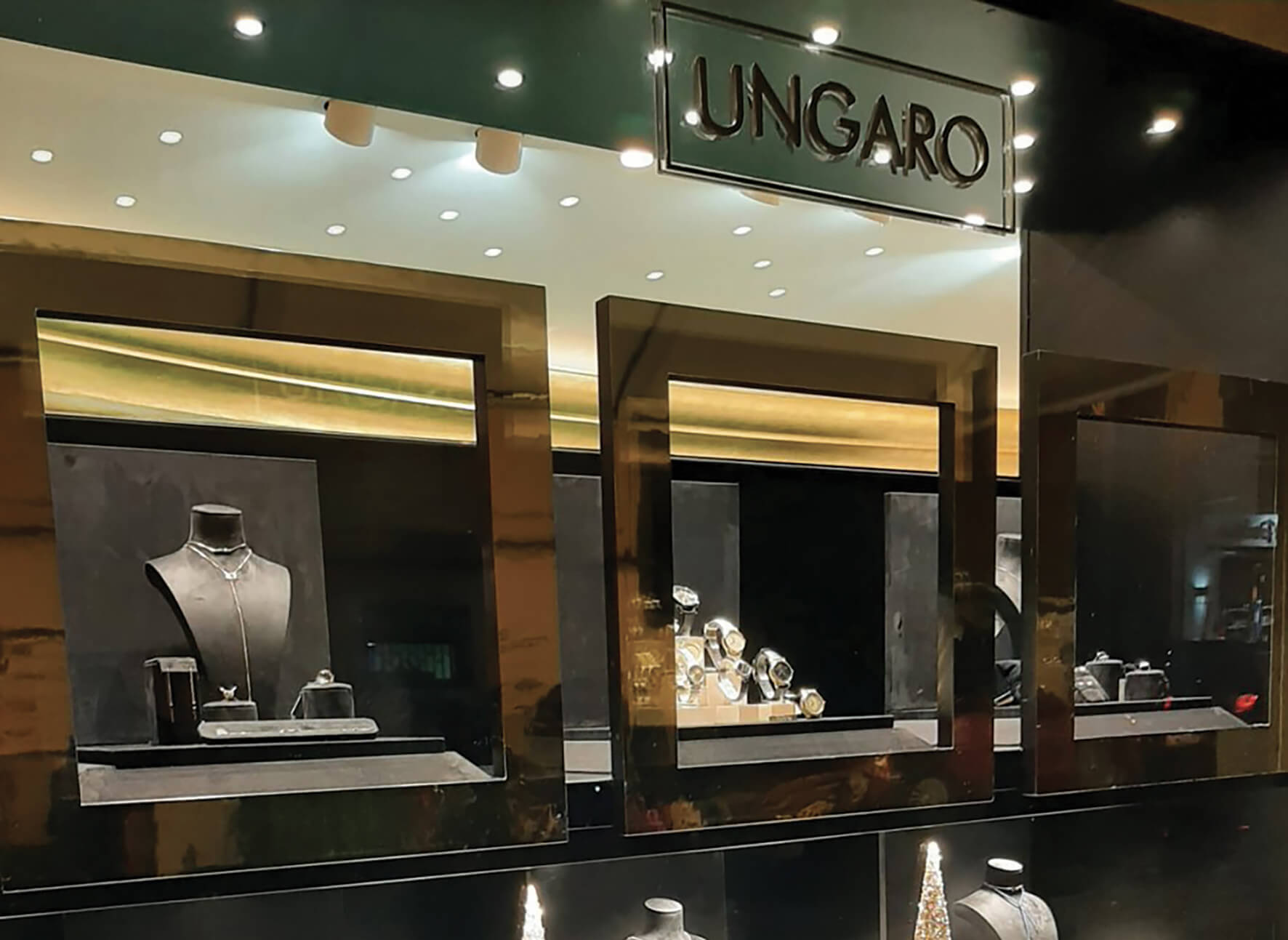 Lighting a jewellery store from Egoluce s point of view Staff