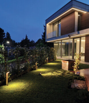 SIDE — Q8 è il nuovo bollard outdoor SIDE, progettato per illuminare lo spazio esterno — Immagine 1