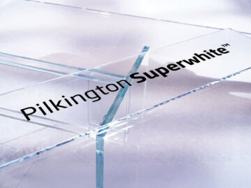 PILKINGTON — New standards for clarity and brilliance place extra-clear glass at the forefront of furniture design — Image 1